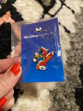 NWT Vintage Rare Walt Disney World Donald Duck Airplane Enamel Pin